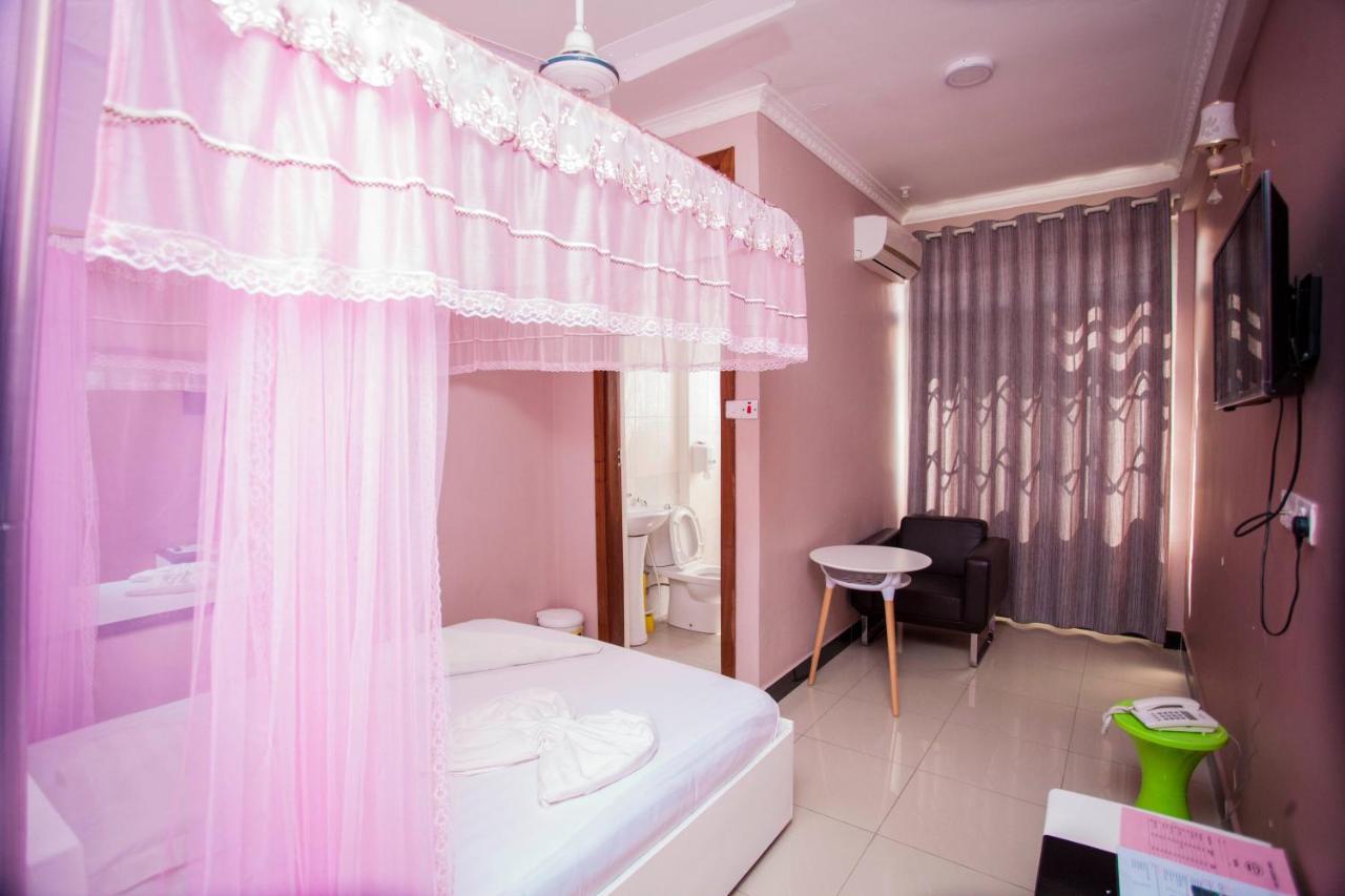 B10 Airport Lodge ดาร์เอสซาลาม ภายนอก รูปภาพ