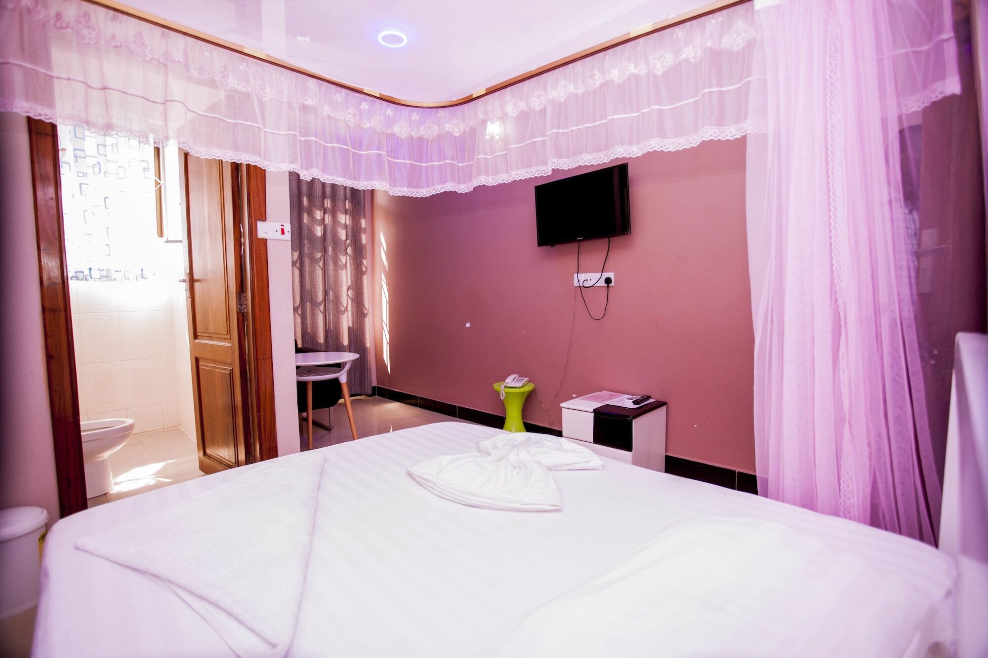 B10 Airport Lodge ดาร์เอสซาลาม ภายนอก รูปภาพ